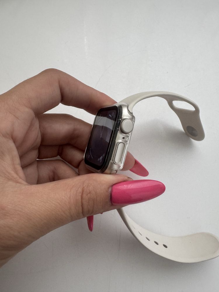 Продам часы Apple Watch SE 2024 40 mm.