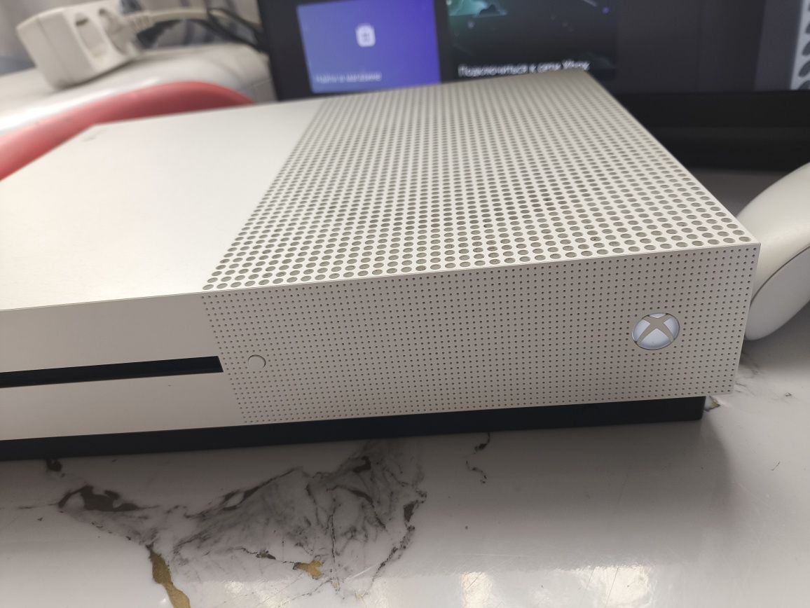 XBOX One S 512Gb/ в идеальном состоянии/рассрочка/Ред/игры дёшево .