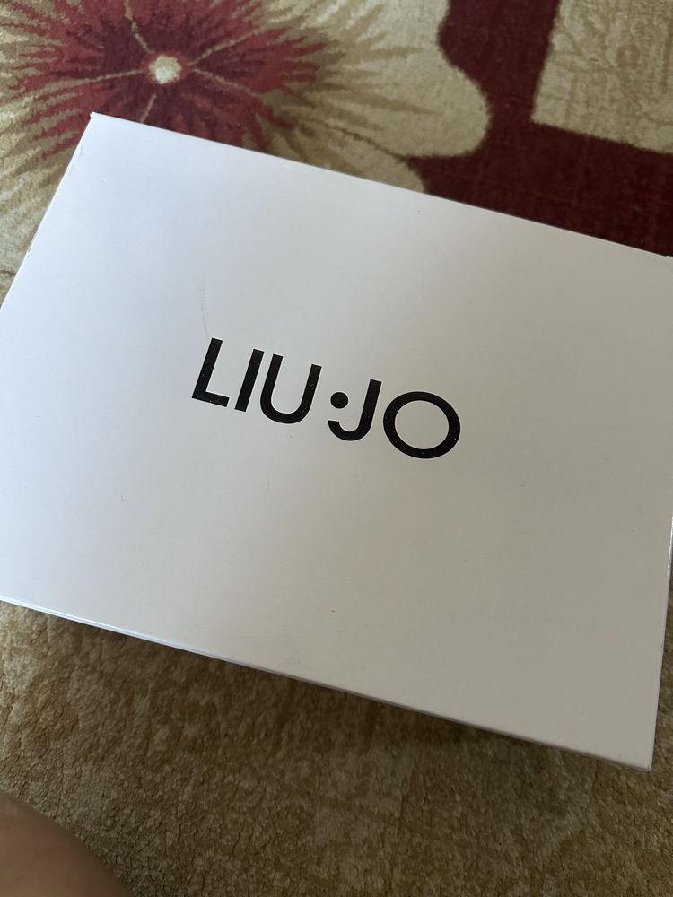 Продам кроссовки от Liu Jo