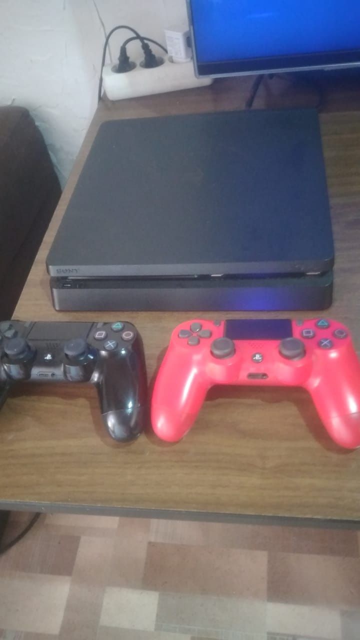 Продам Срочно PS4