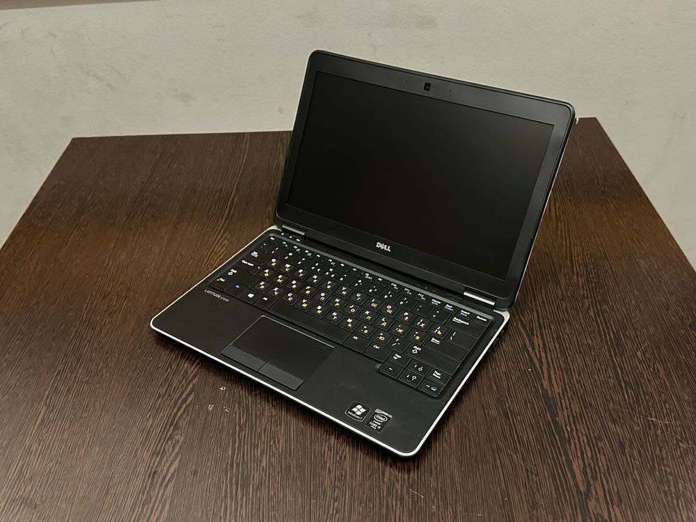 Ноутбук бизнес класса DELL Latitude E7240 отличное состояние!