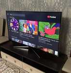 Большой 4К смарт телевизор Samsung 140см.