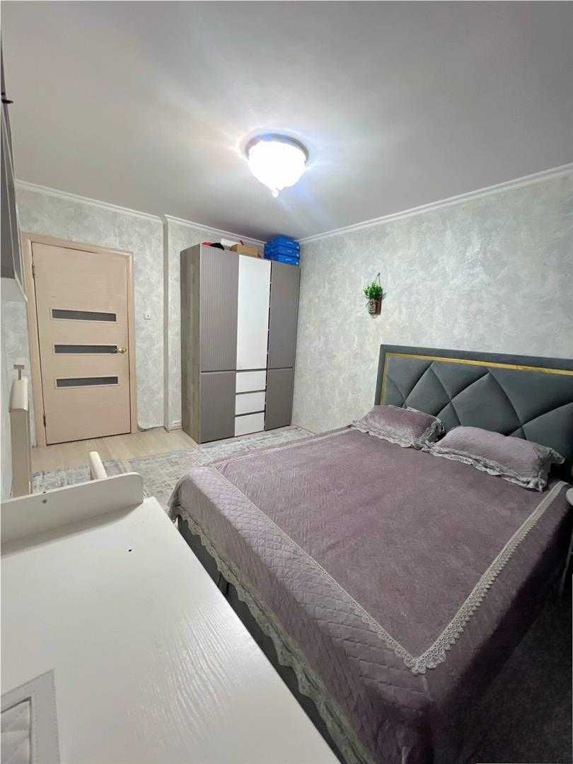 Продам 3-х УП на 8 мкр, 3/9 этаж, не угловая,