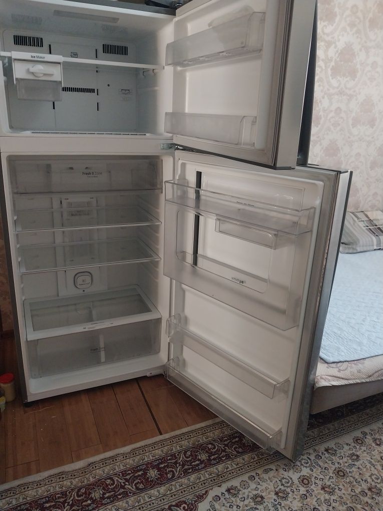 Продам холодильник LG большой