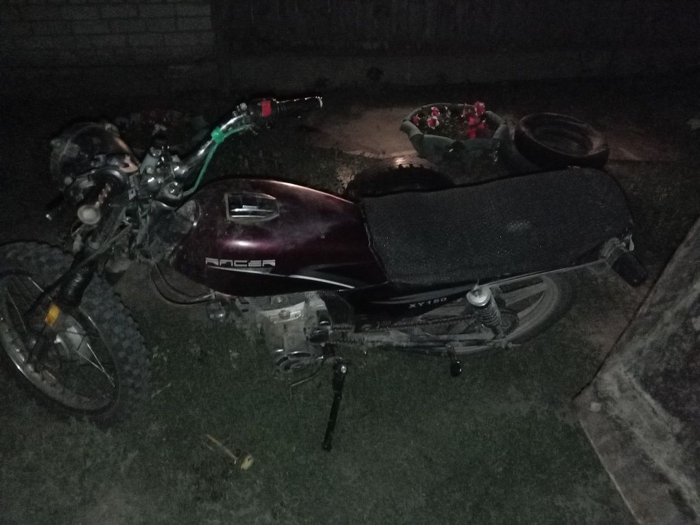 Продаю мотоцикл в вроде нормальном состоянии очень срочно