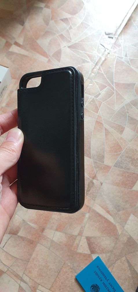 Продам чехол на Iphone se 1 поколения