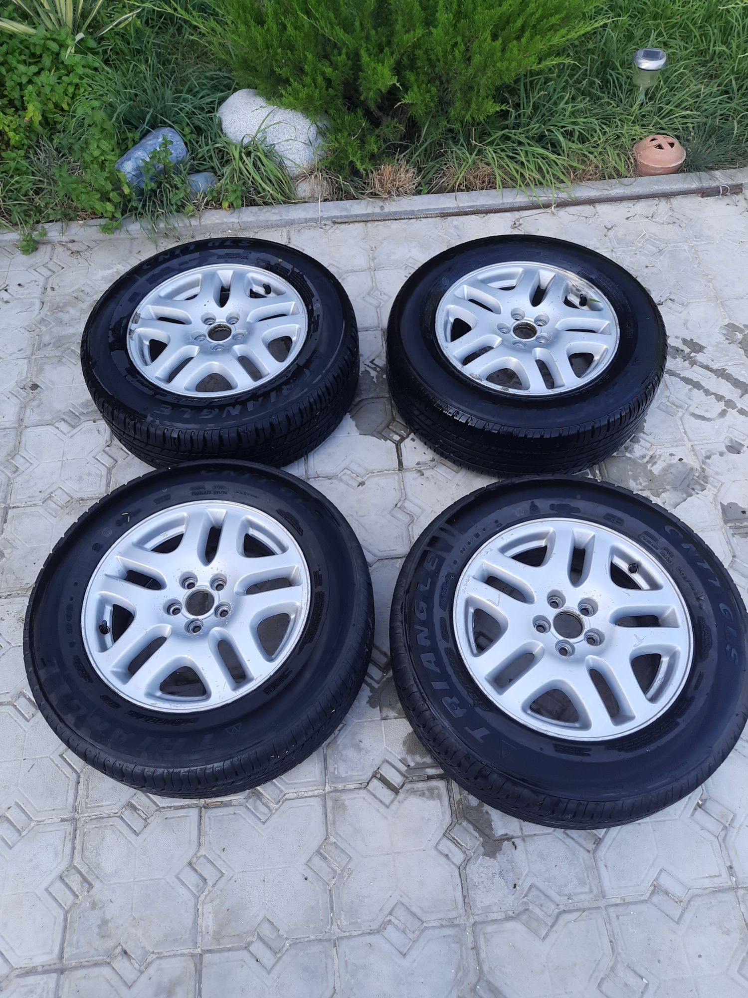 Резина летняя 215/65/16