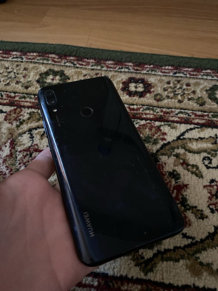 Huawei Y9 в идеальном состоянии без царапин