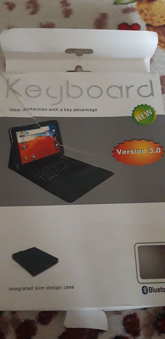 Продам чехол с клавиатурой новый!