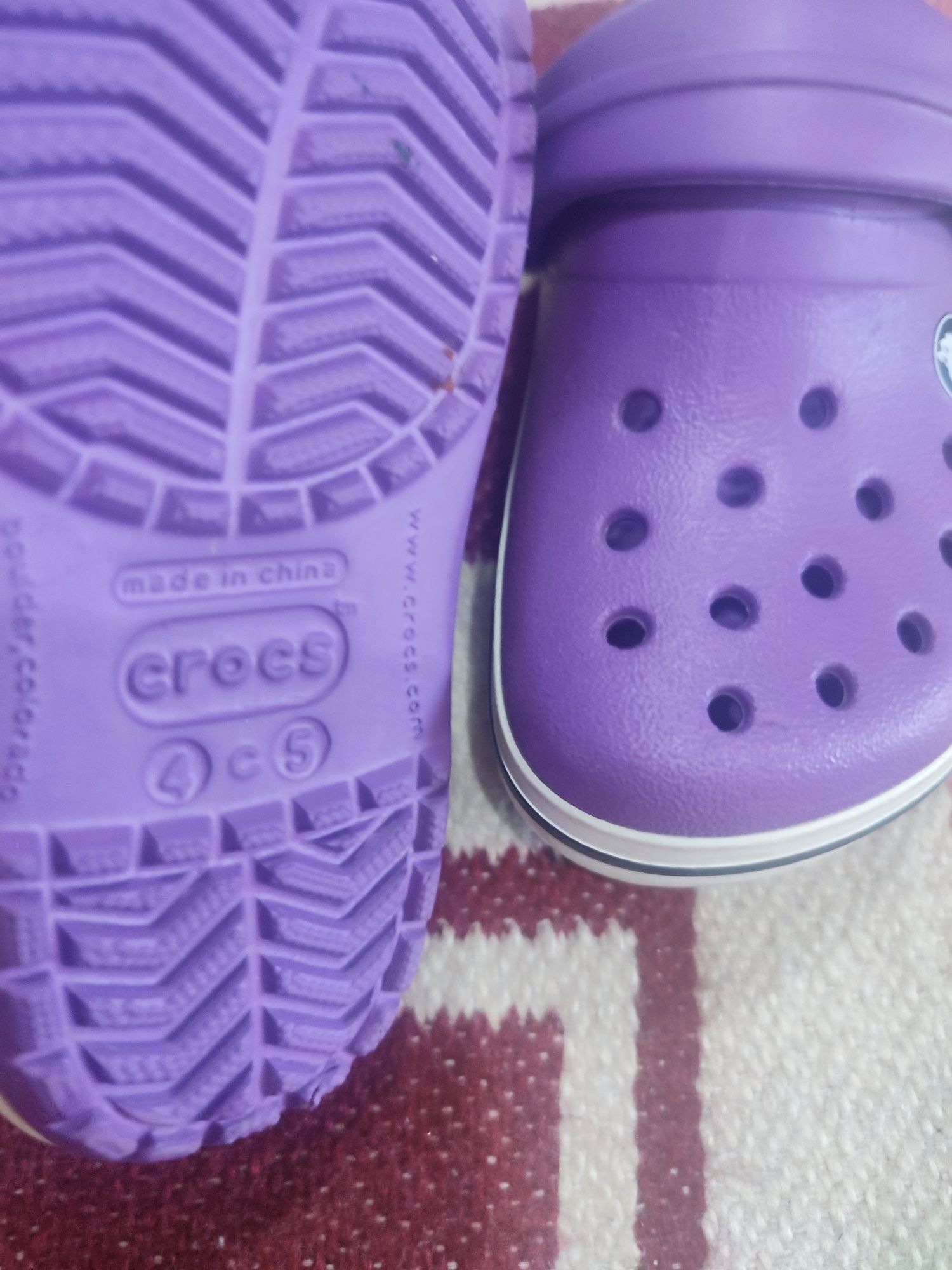 Crocs  новые, размер С 4-5, оригинал, фиолетового цвета, на девочку