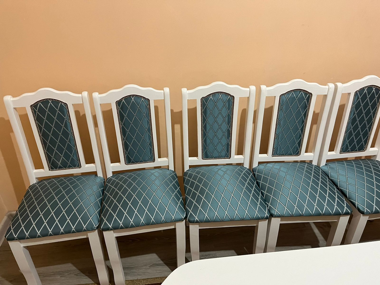 Гостиный стол стулья