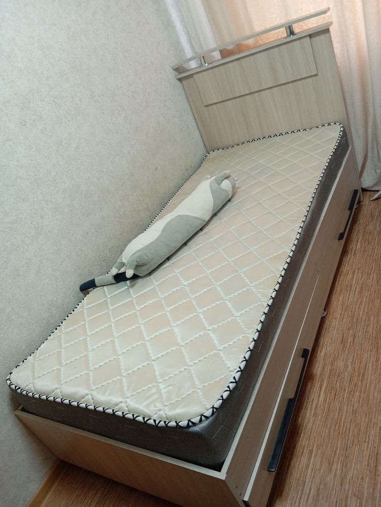Кровать, почти новый