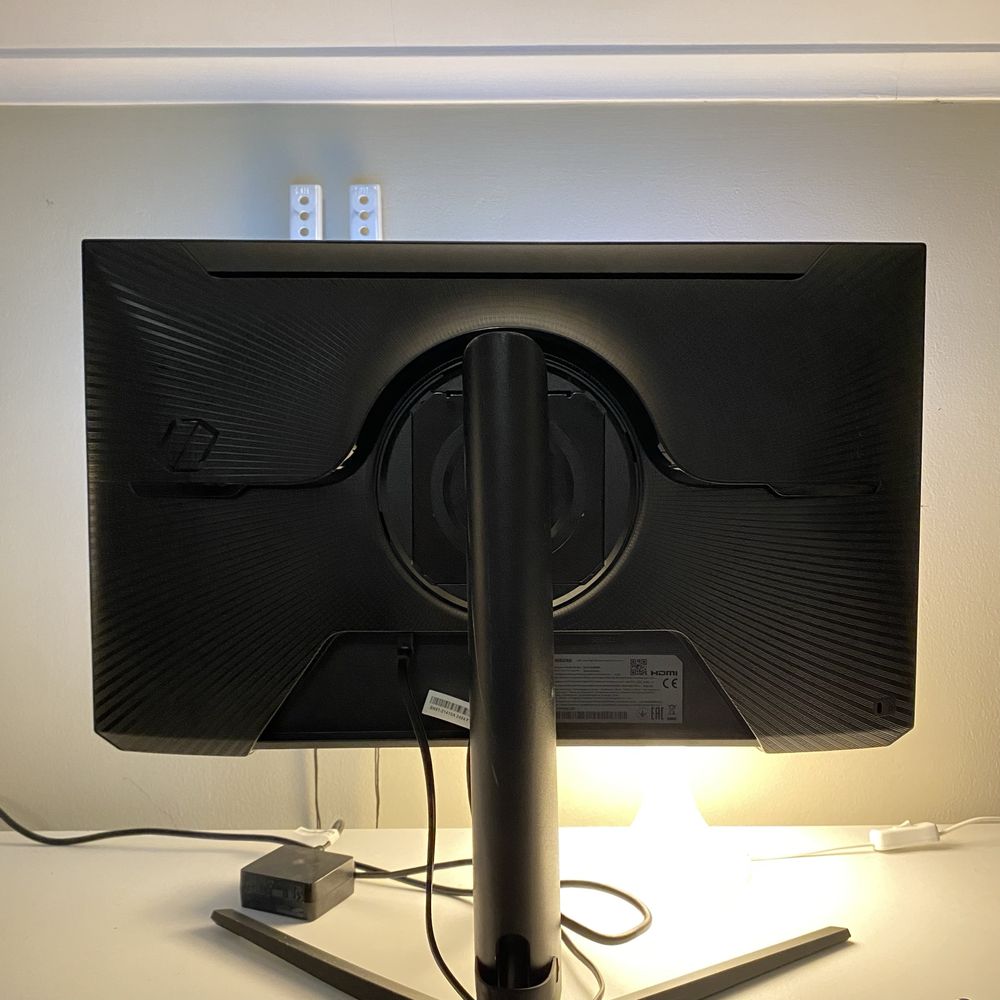 Продаю игровой монитор 24" Samsung Odyssey G3 144ghz