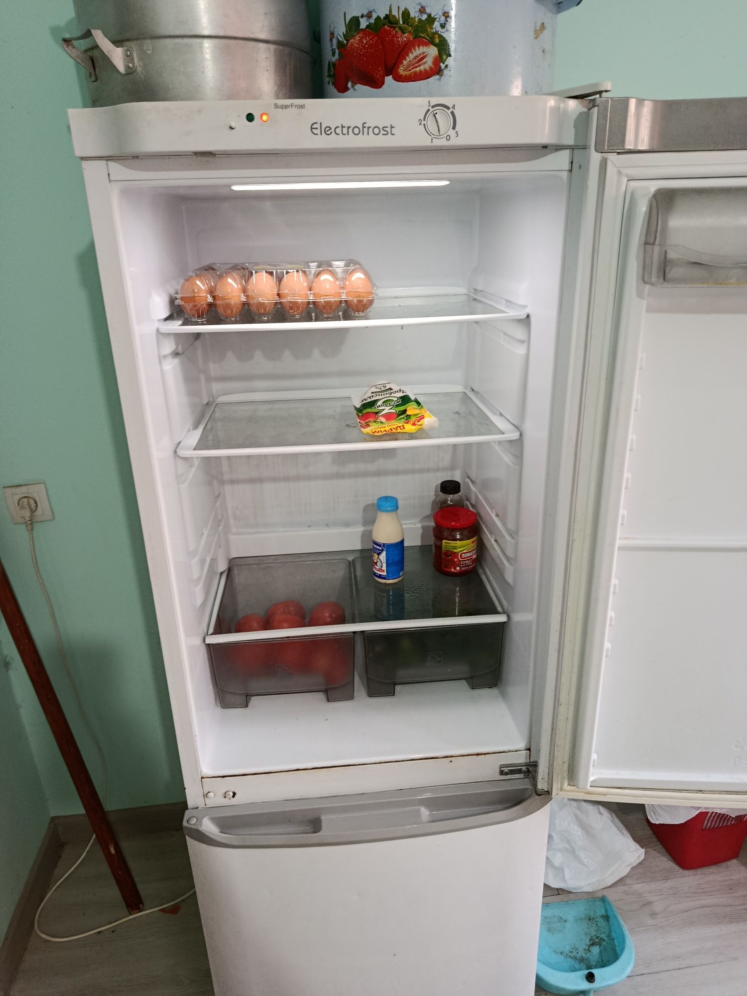 Продам холодильник