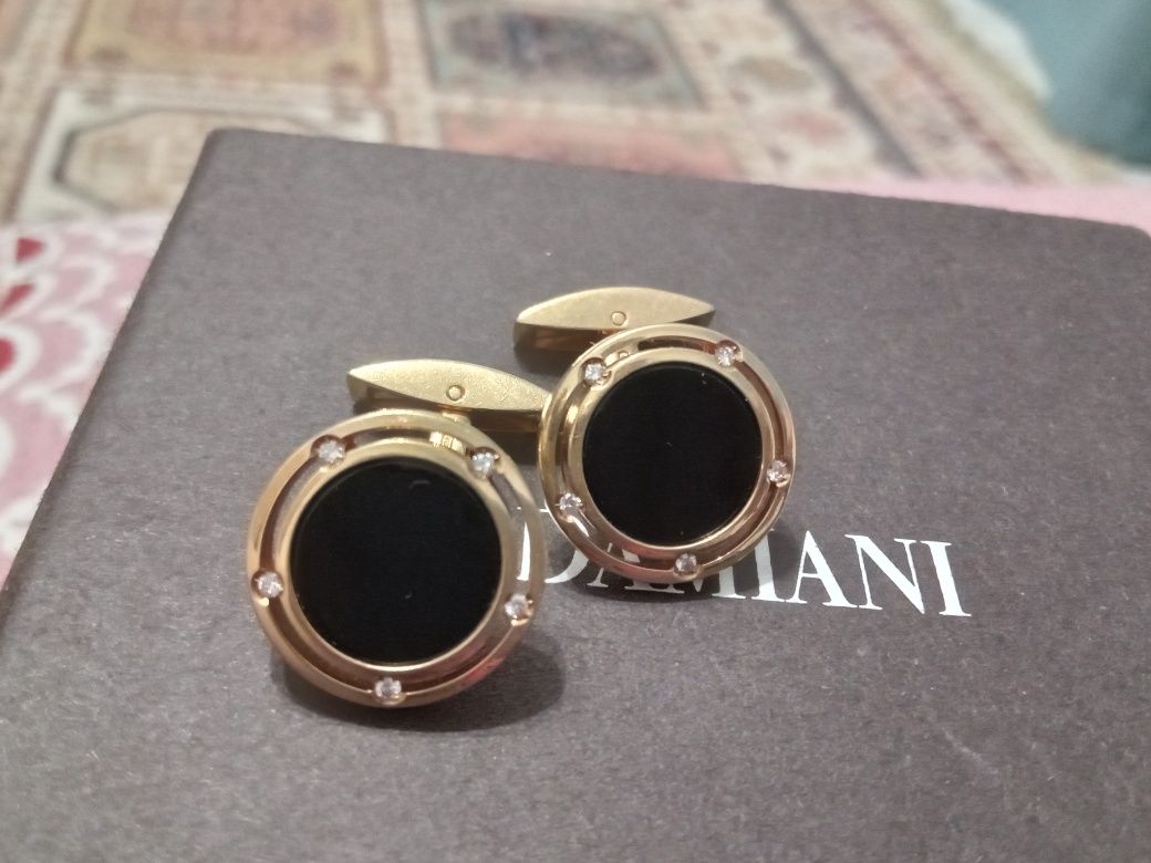 Золотые запонки Damiani Brad Pitt, с ониксом и бриллиантами