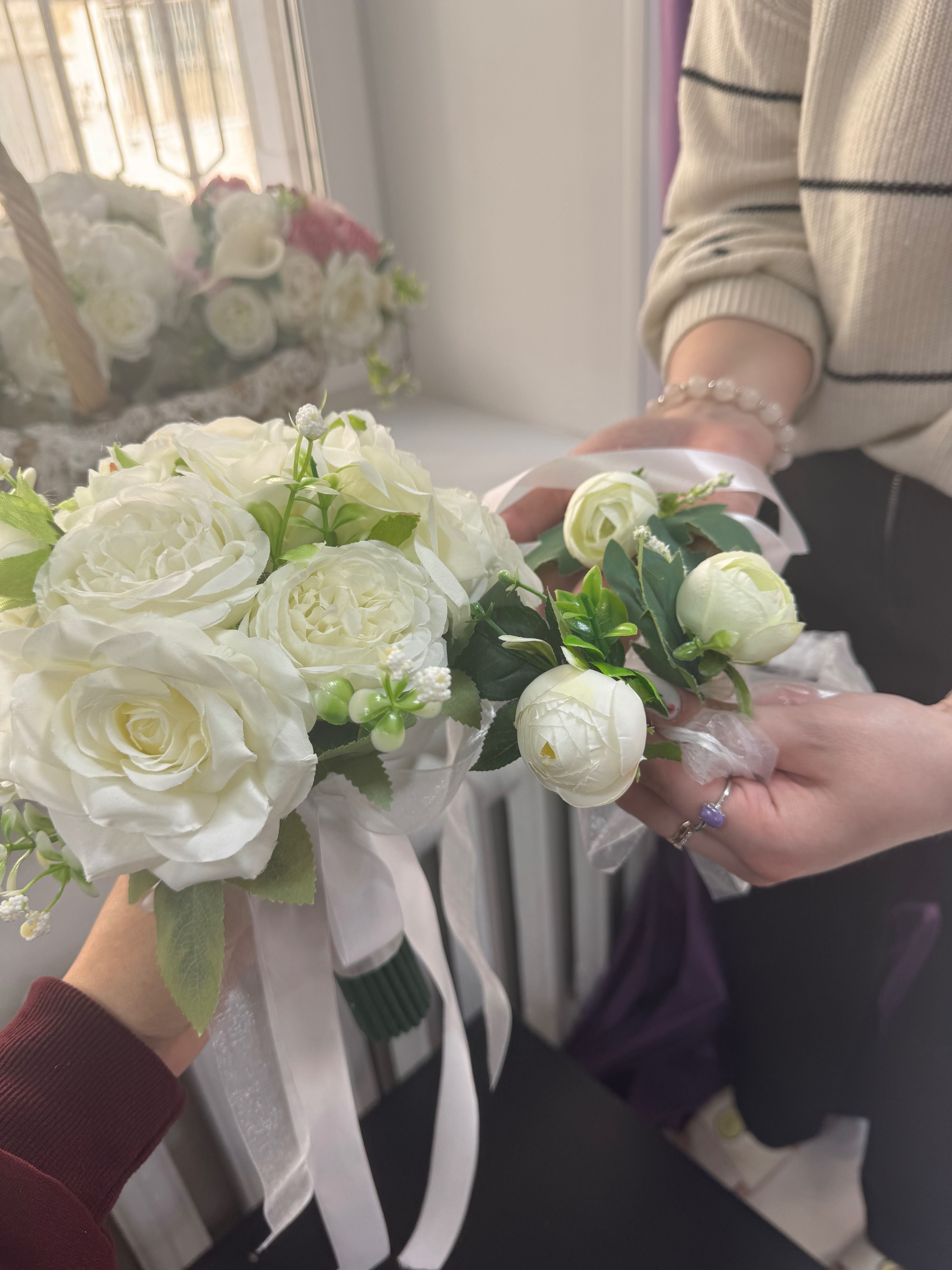 Продам бутоньерки и цветы