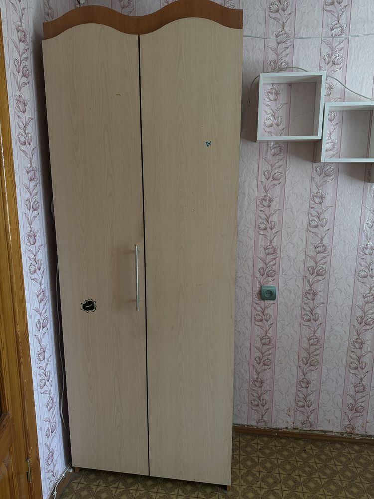 Продам угловой шифоньер 35 000 и шкаф 15 000