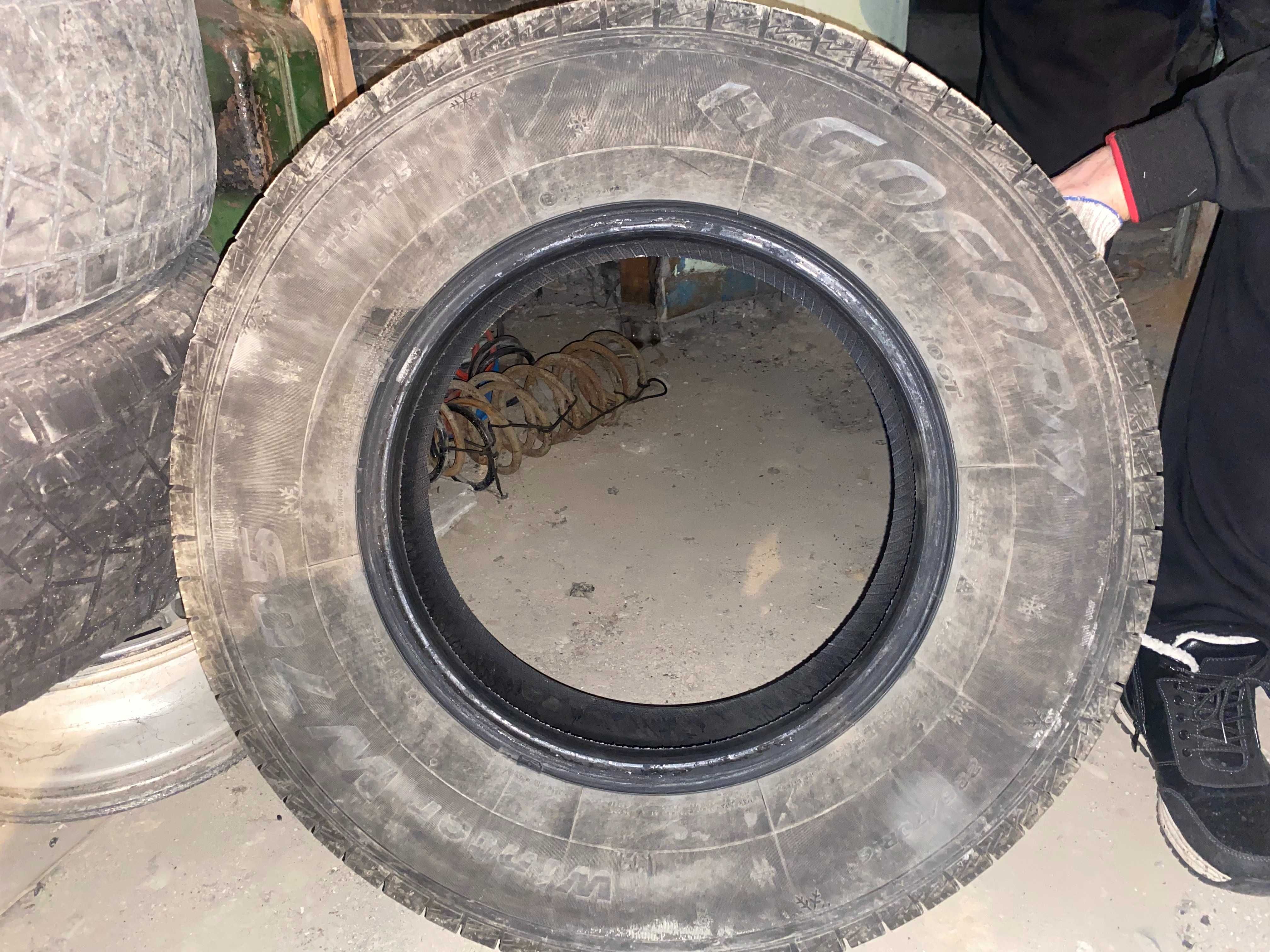 Резина в хорошем состояние 2 шт. размер 235\70R16  106T