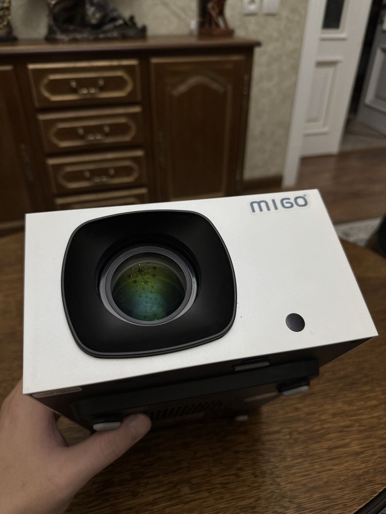Проектор MIGO, FULL HD, большая диагональ.