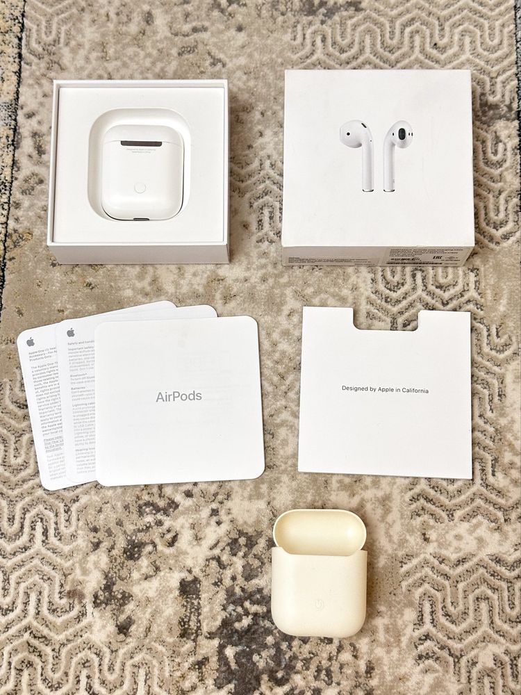 Продаю оригинальные AirPods 1 поколения