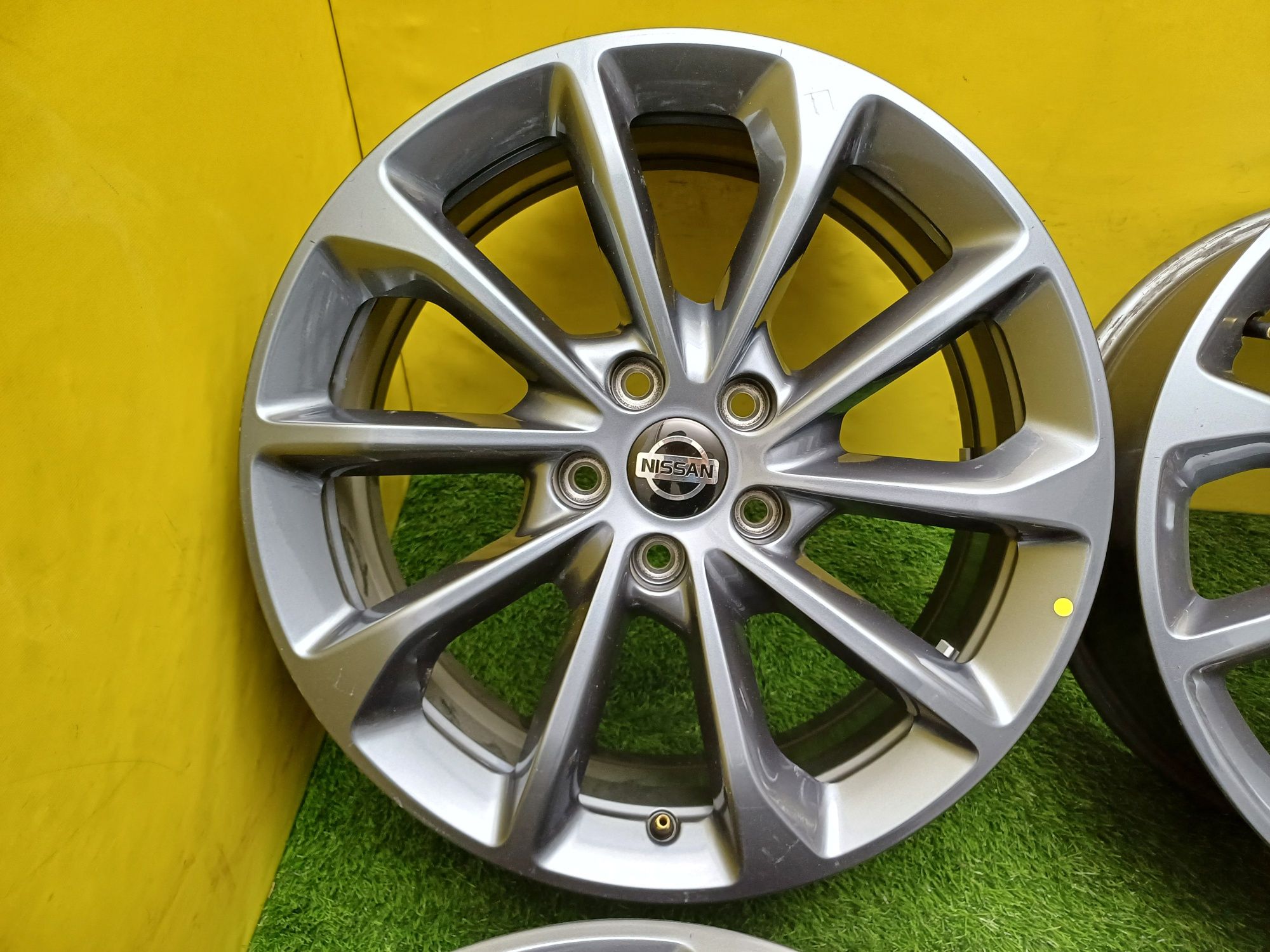 Диски R18 5×114.3 на Nissan и другие.