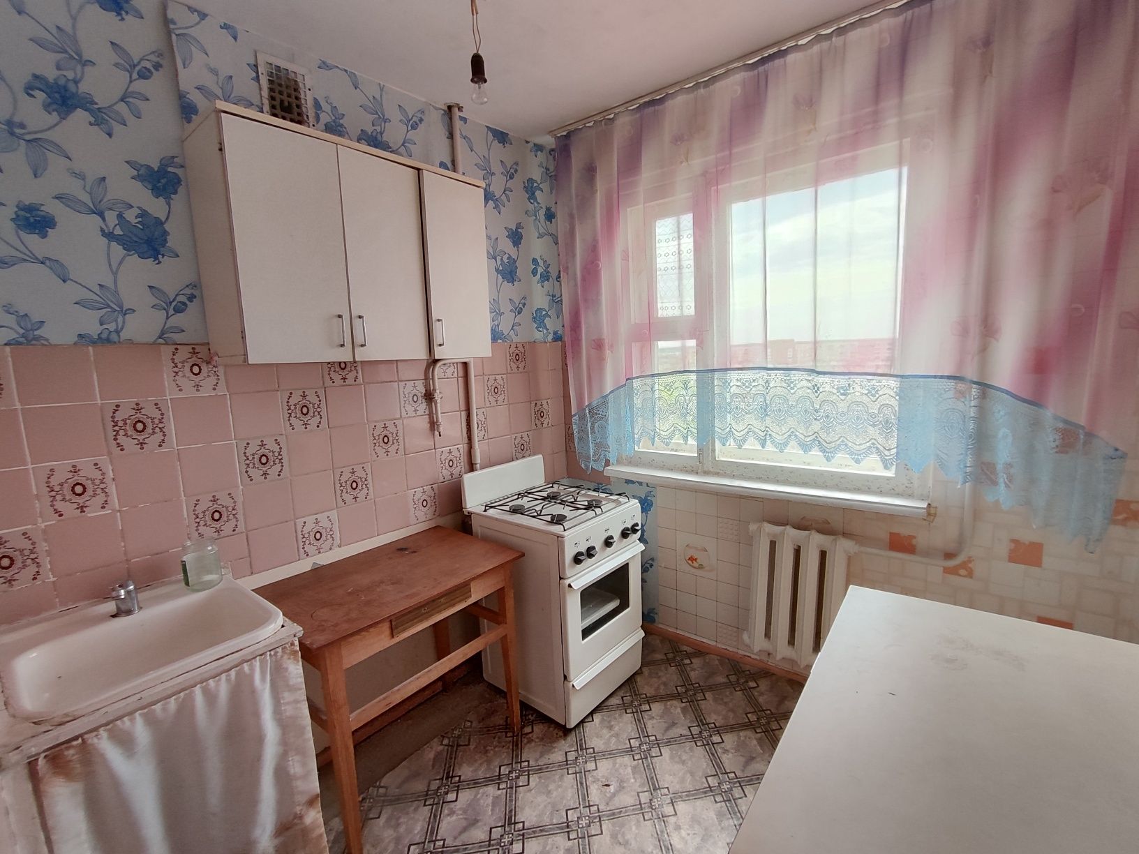 Продается 2-комн (6-70, 4 эт)