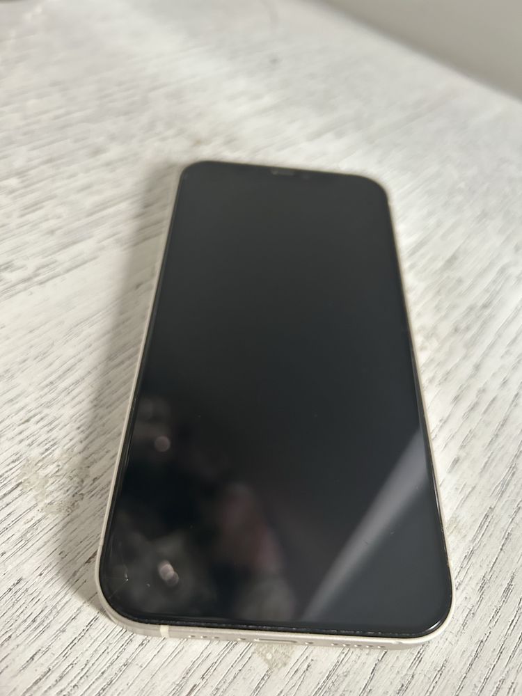 Продам Iphone 12  Айфон 12
