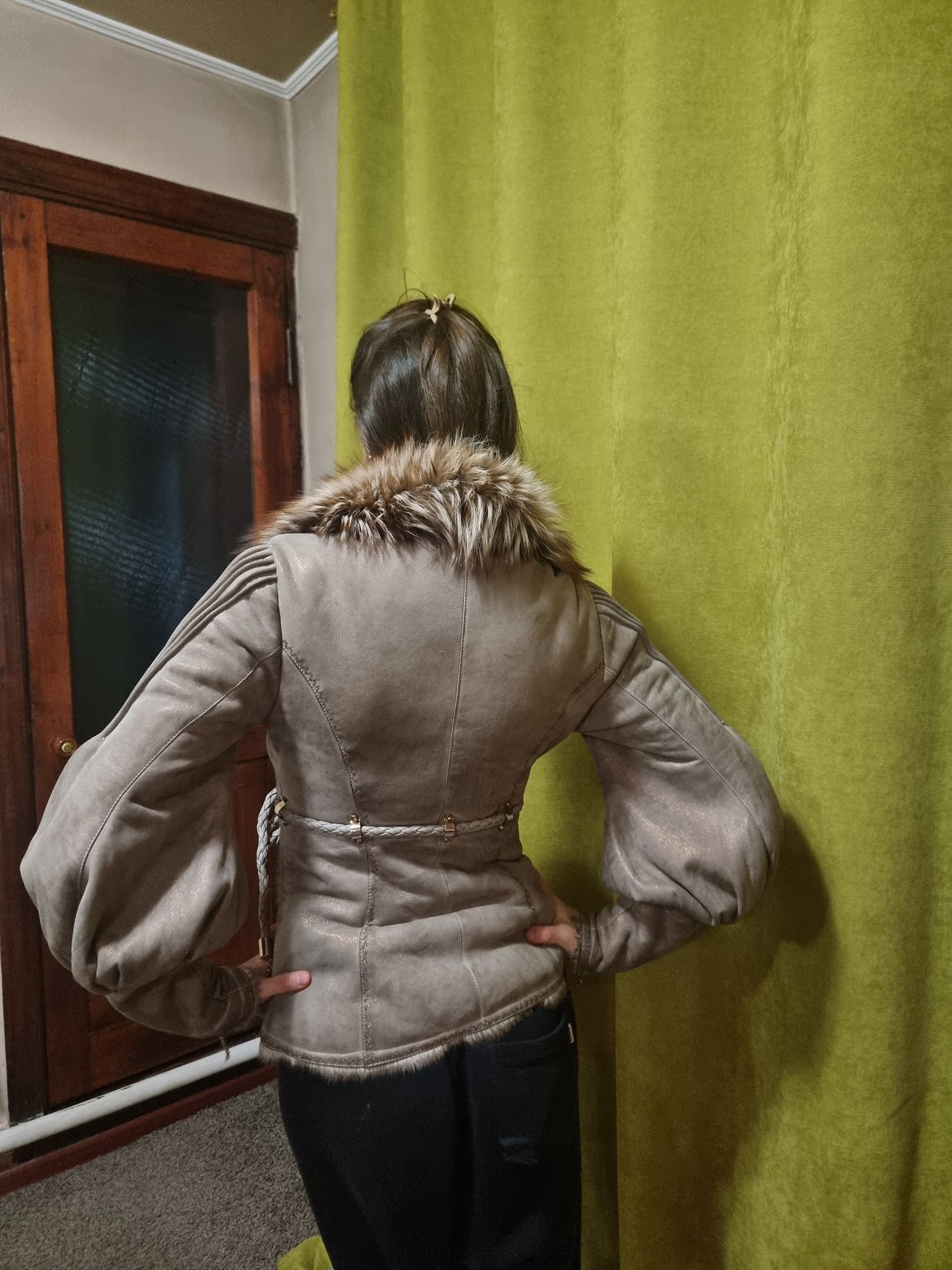 Дубленка натуральная, с отделкой из меха норки и лисы