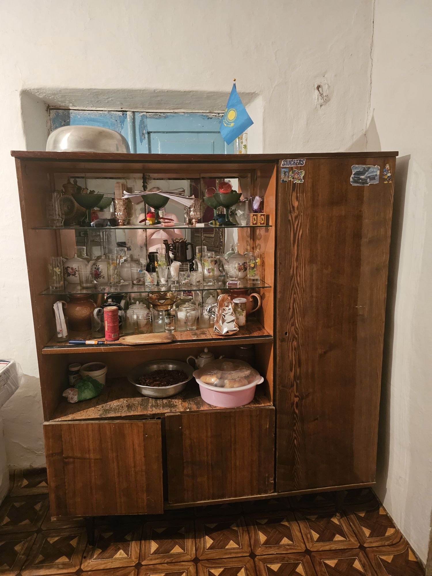 Продам шкаф 1шт 12000 орех