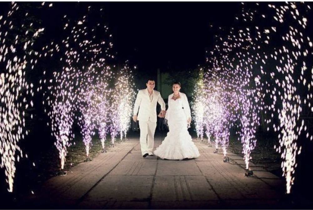 Предложение руки и сердца! Надпись MARRY ME! Холодные фонтаны!