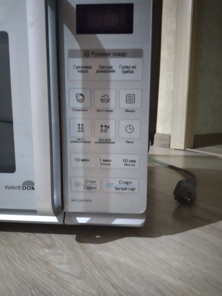 Микроволновка LG. Большая б/у. Микроволновая печь. Цена окончательная.