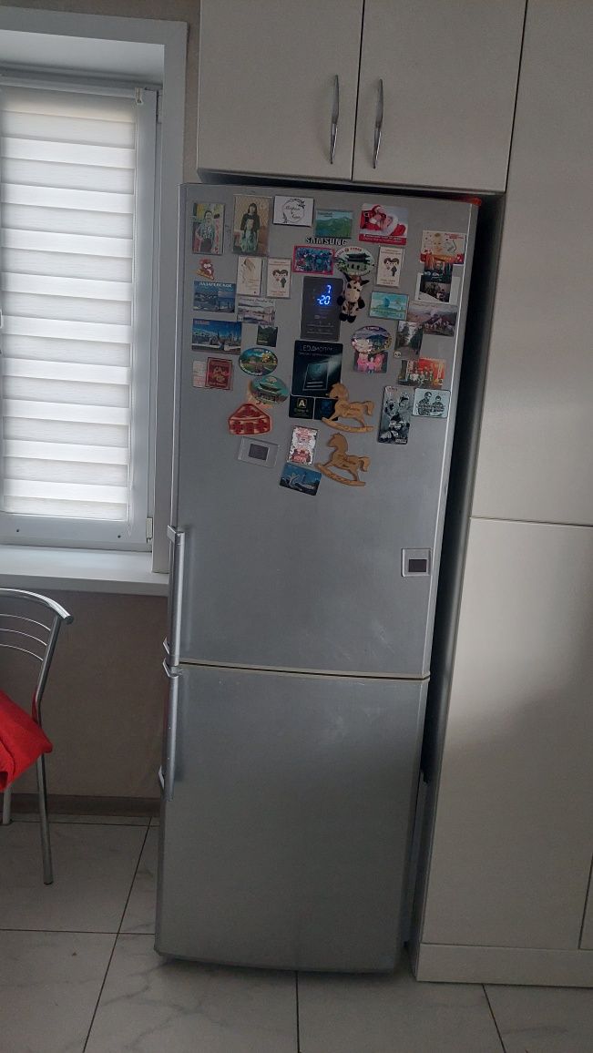Холодильник Samsung