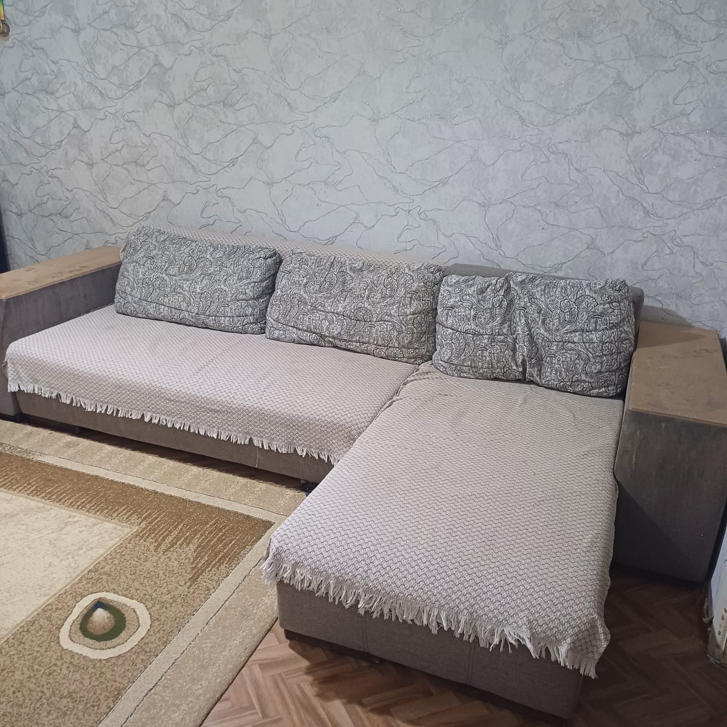 Диван в хорошем состоянии