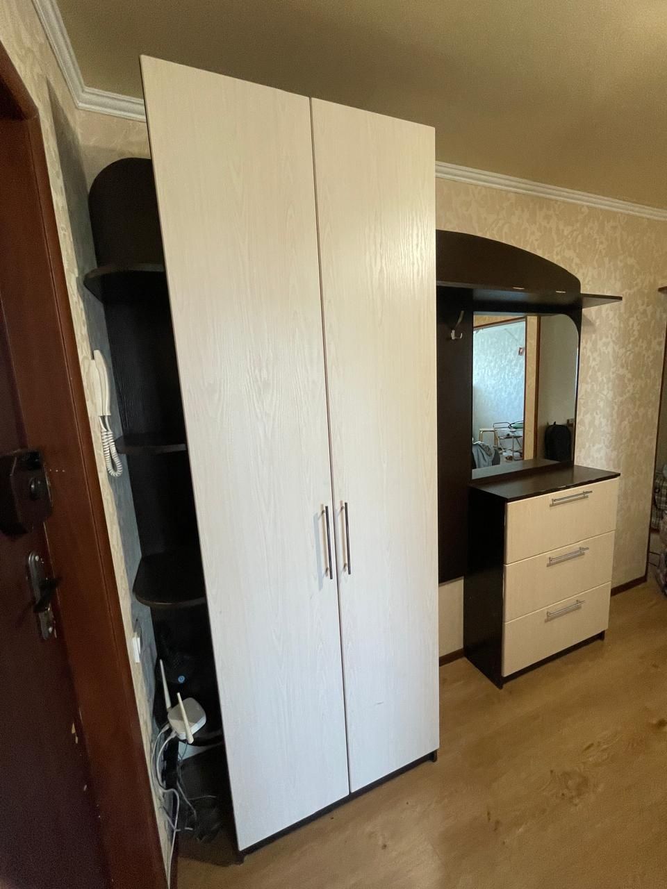 Продам шкаф в прихожку