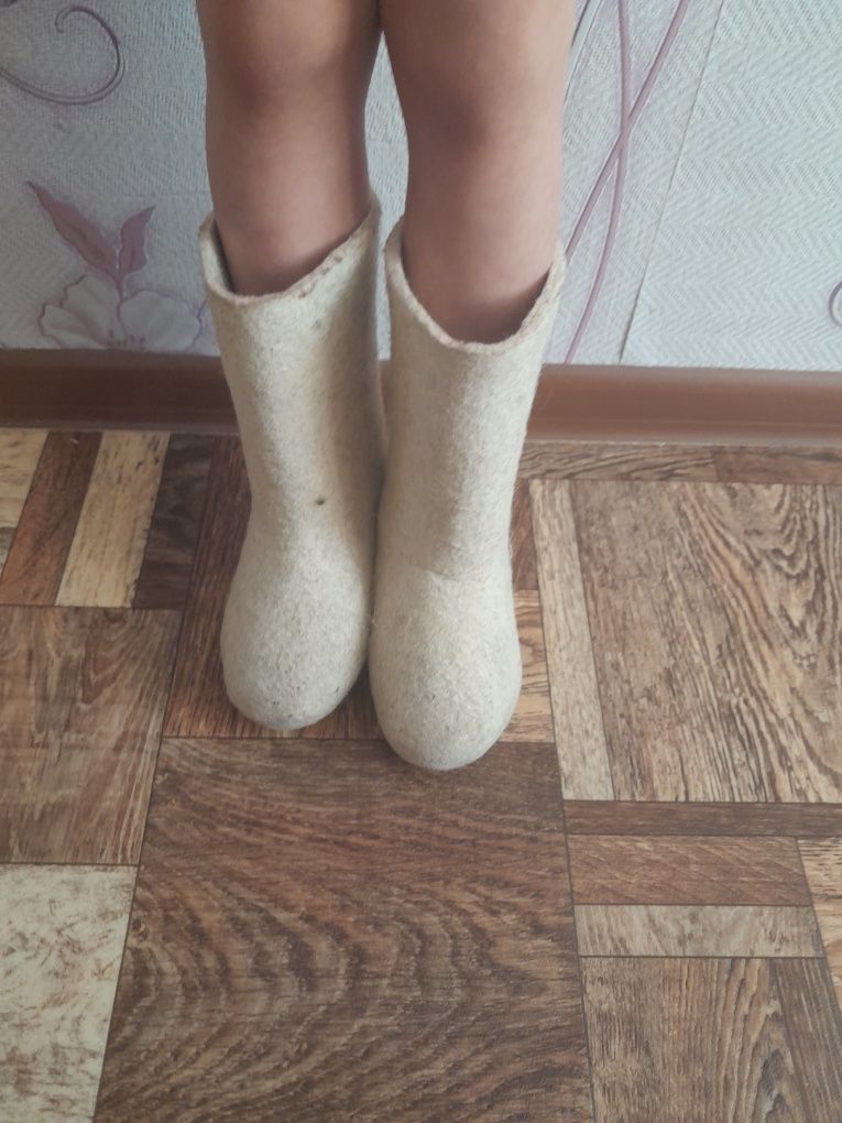 Продам детские валенки