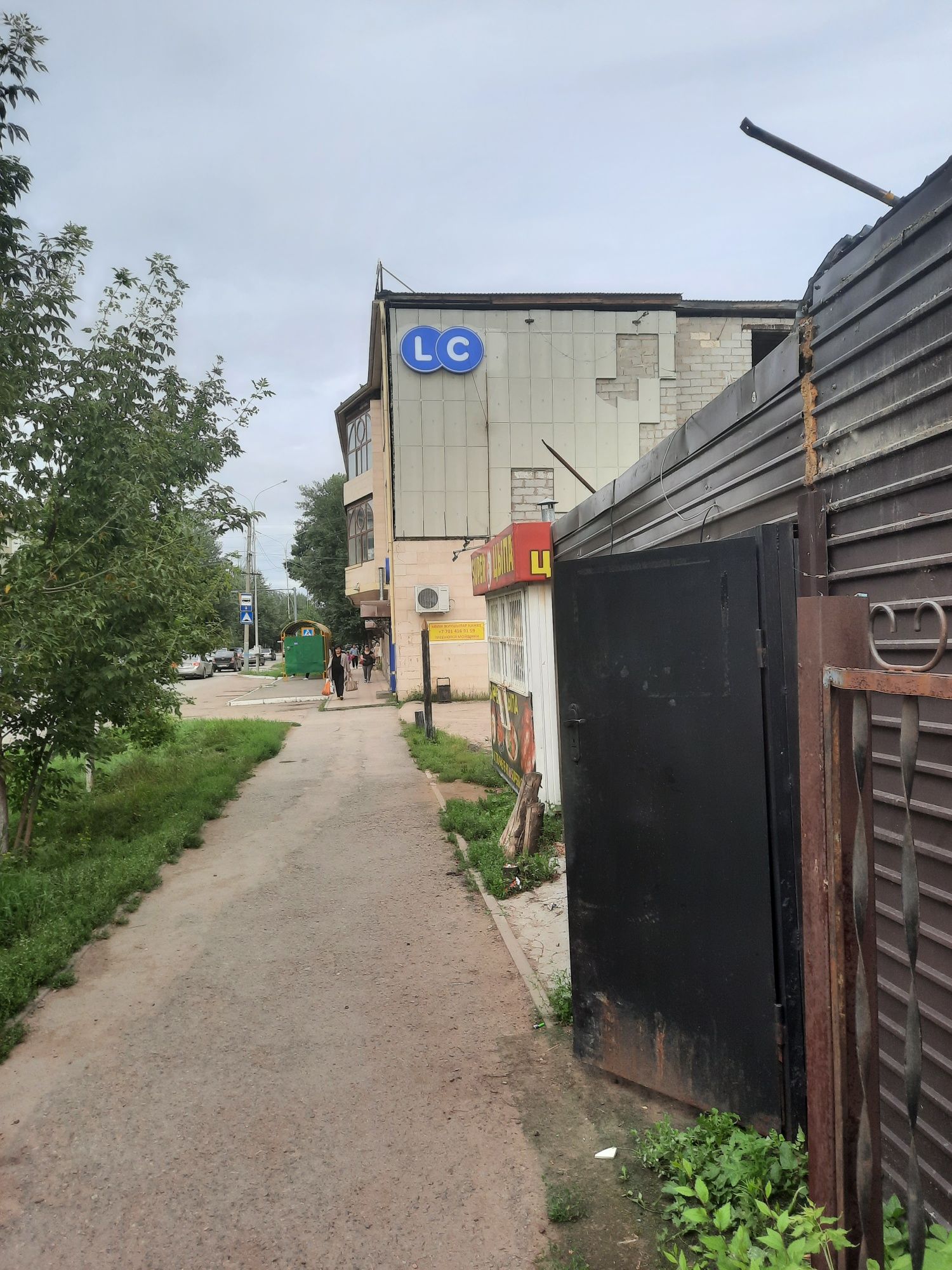 Сдам в аренду коммерческое помещение под овощной магазин.