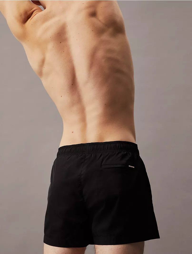 Мужские плавательные шорты от Calvin Klein