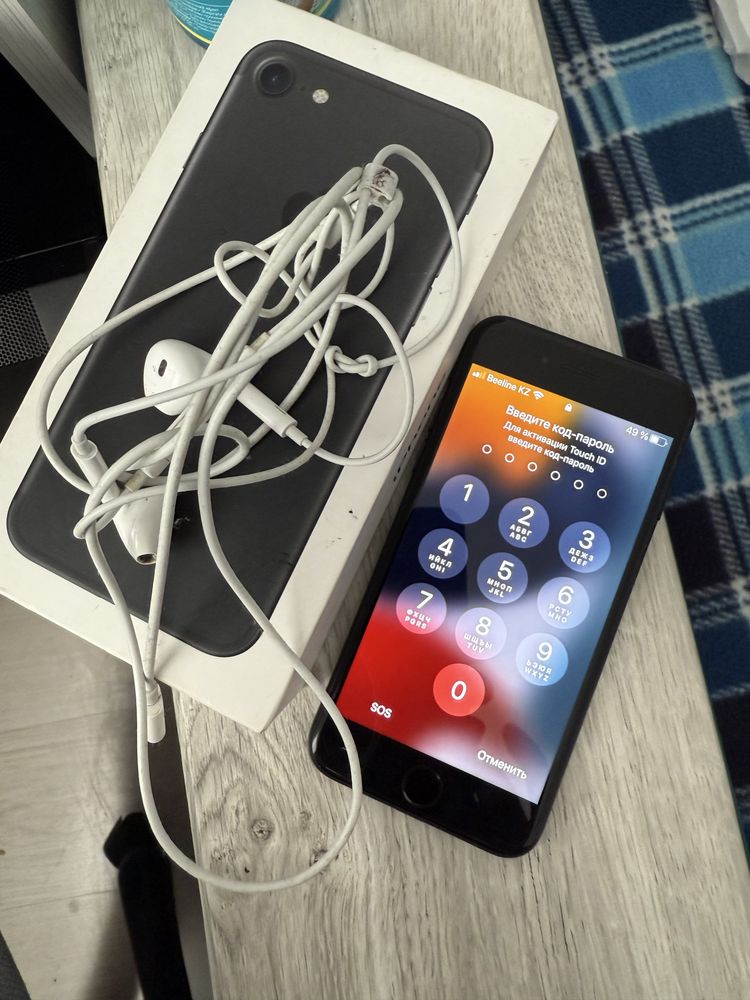 iPhone 7 32 ГБ в идеальном состоянии