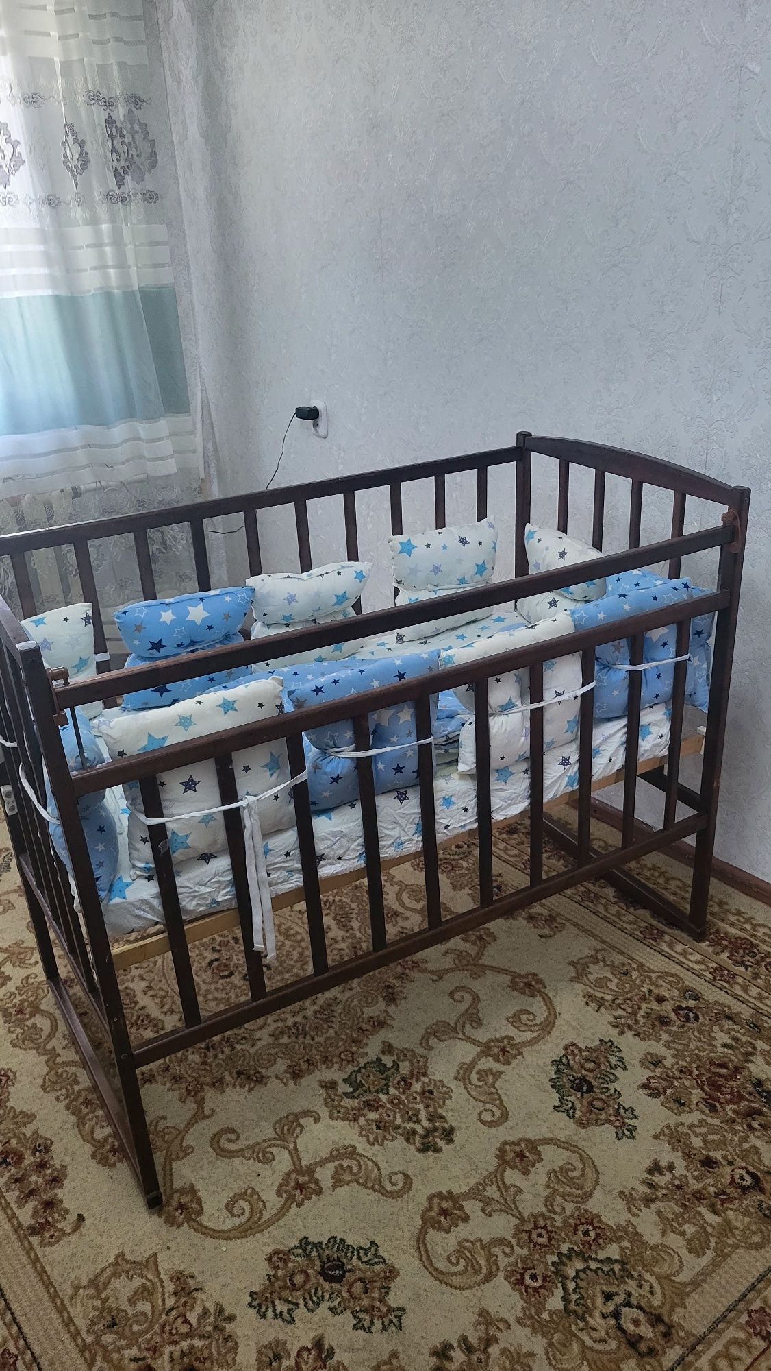 Продаеться манеж +стульчик для кормления