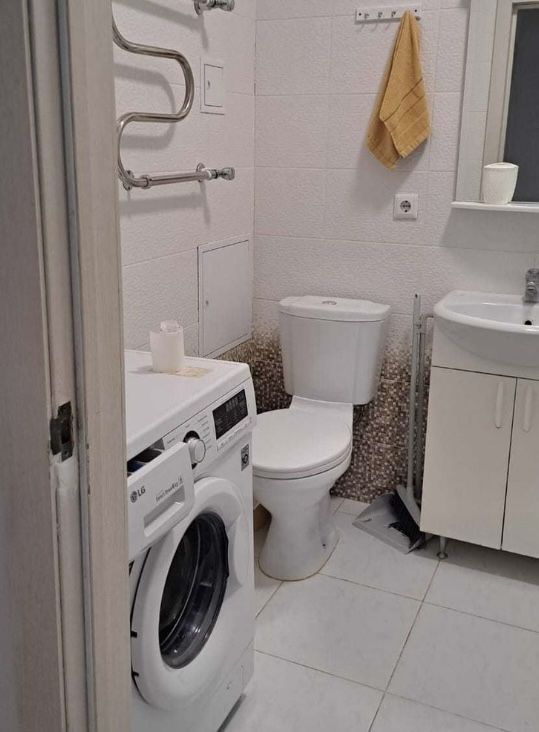Сдам кв 1,5-ку за 90000+ счетчики по Улице Амурская 4