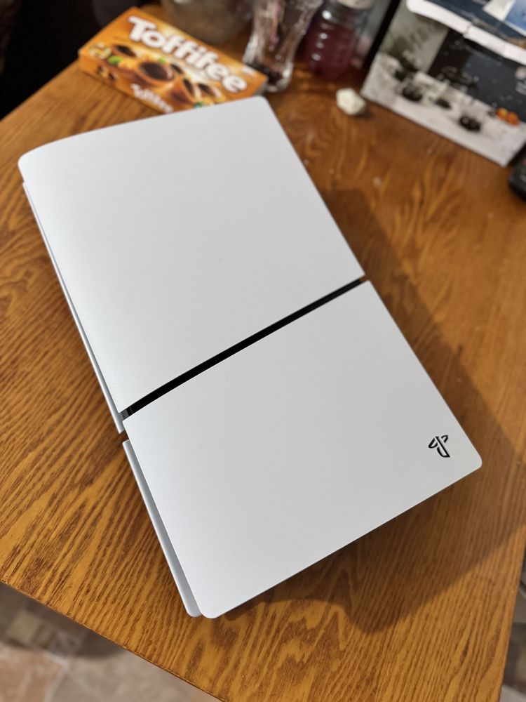 Sony PlayStation 5 Slim + геймпад + Charging station, обьем SSD 1000Гб