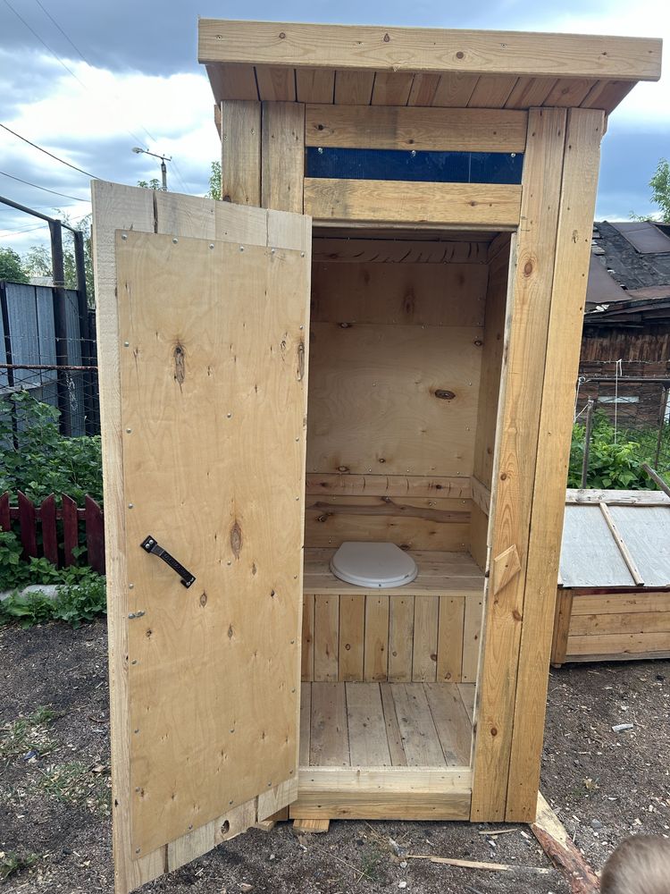 Продам деревяный туалет