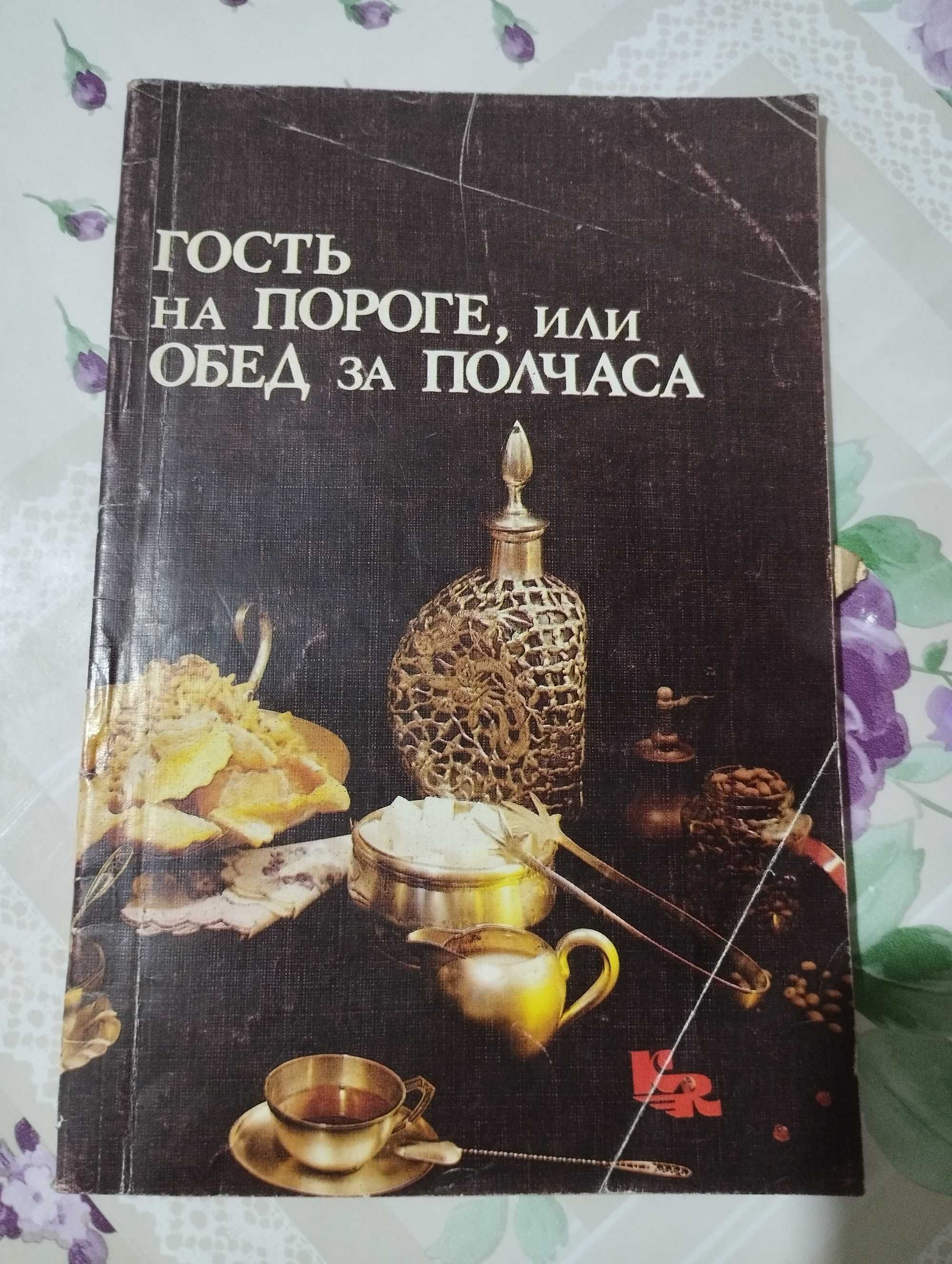 Продам книги по 500тг, район Саяхата.