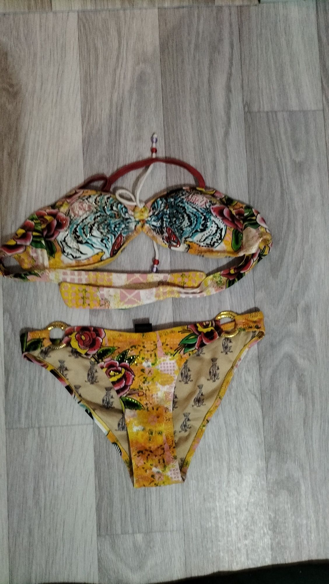 Продам купальники и накидку