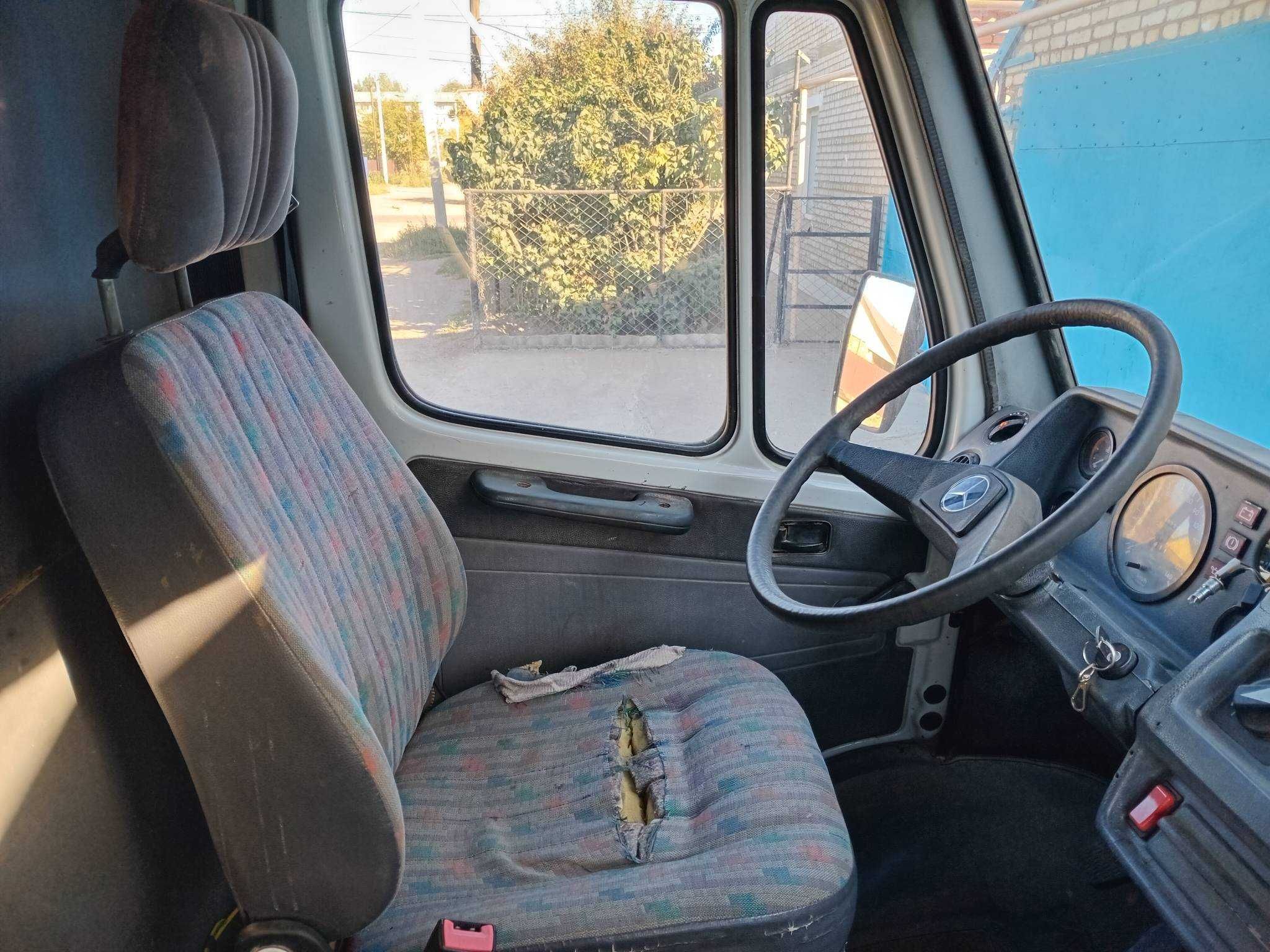 Мерседес Т1 208D в народе сапог