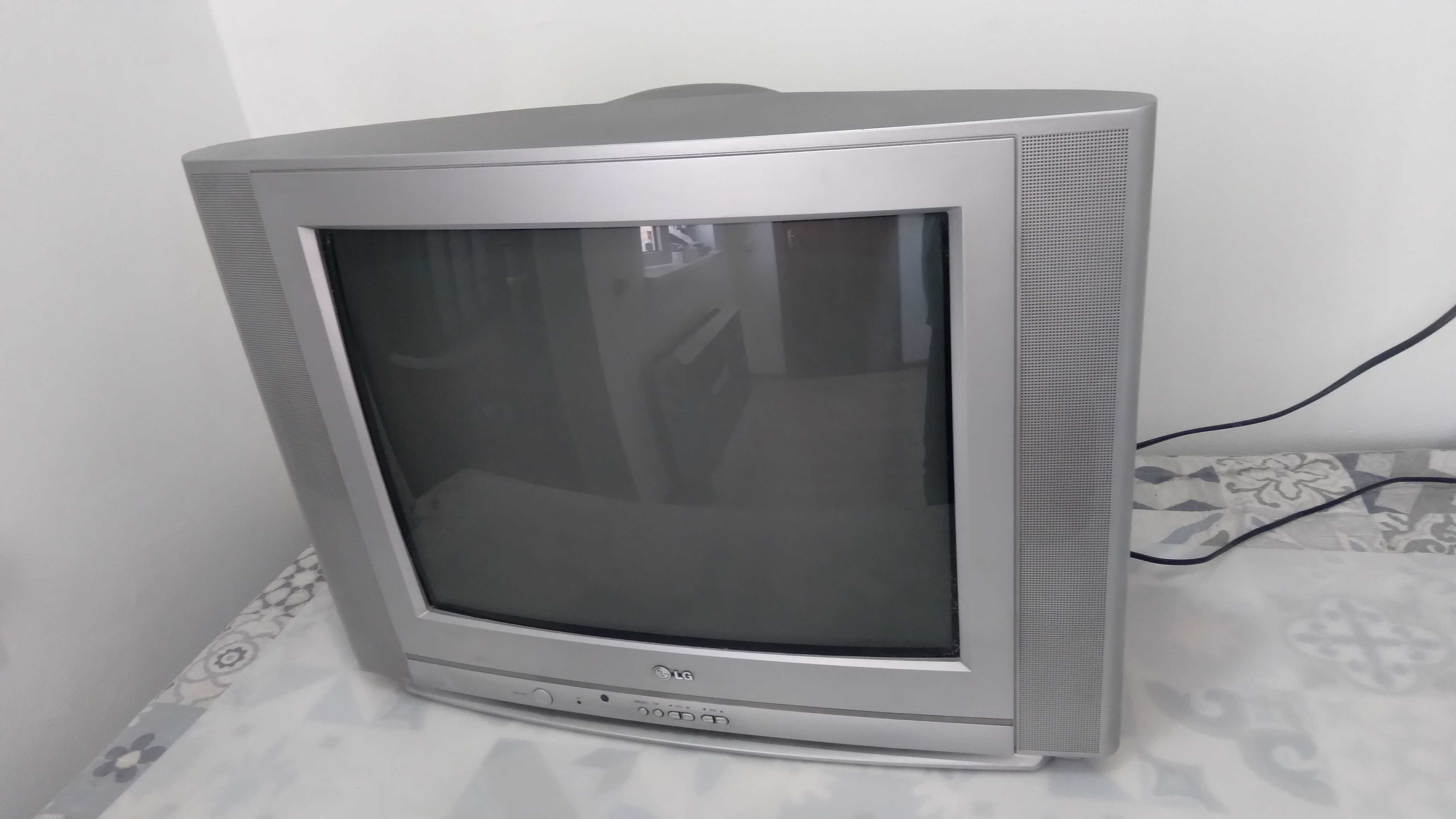 Телевизор LG 54см.