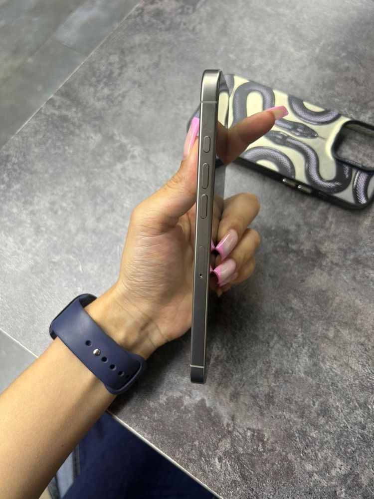 Продам 16pro max 512gb В идеальном  состоянии ( покупала в марте)