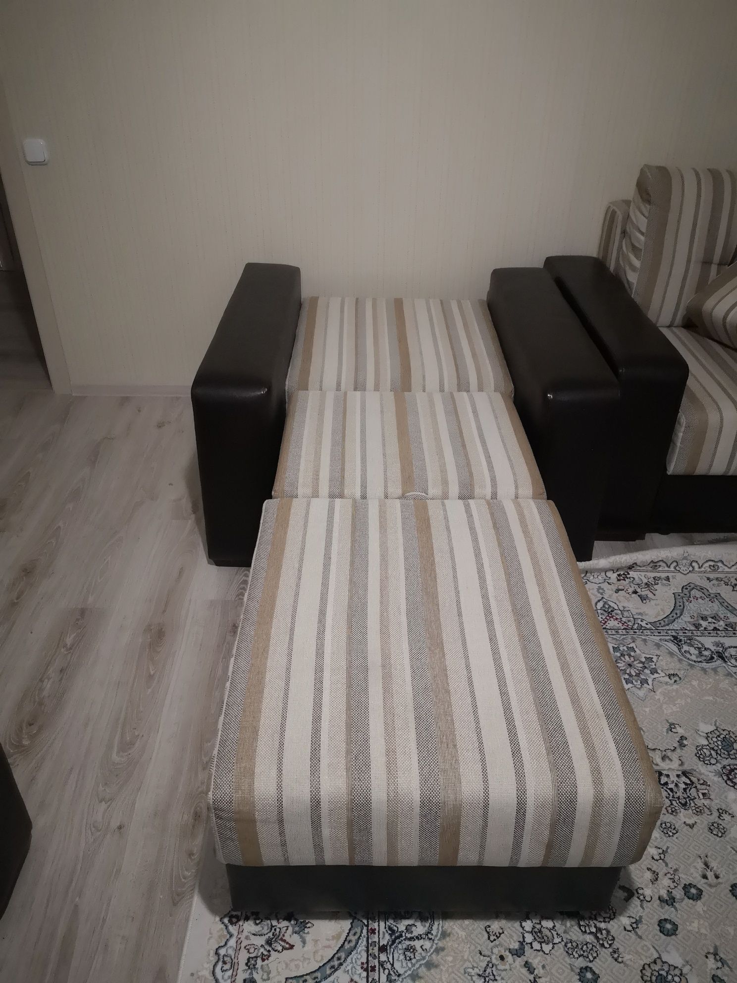 Диван с креслами