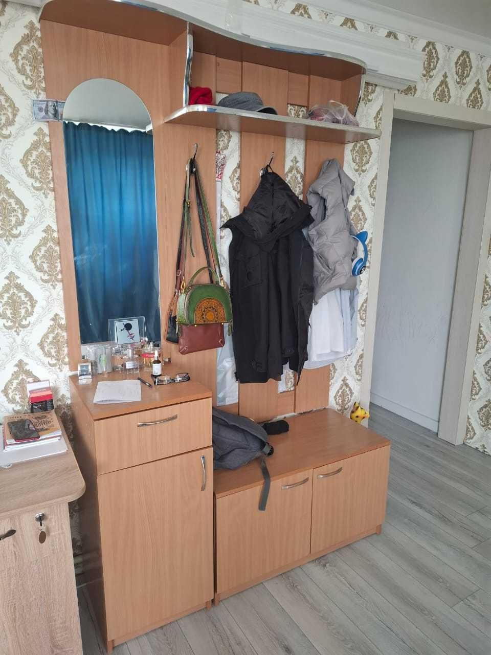 Продам  прихожую   в очень хорошем состояний цена договорная !!