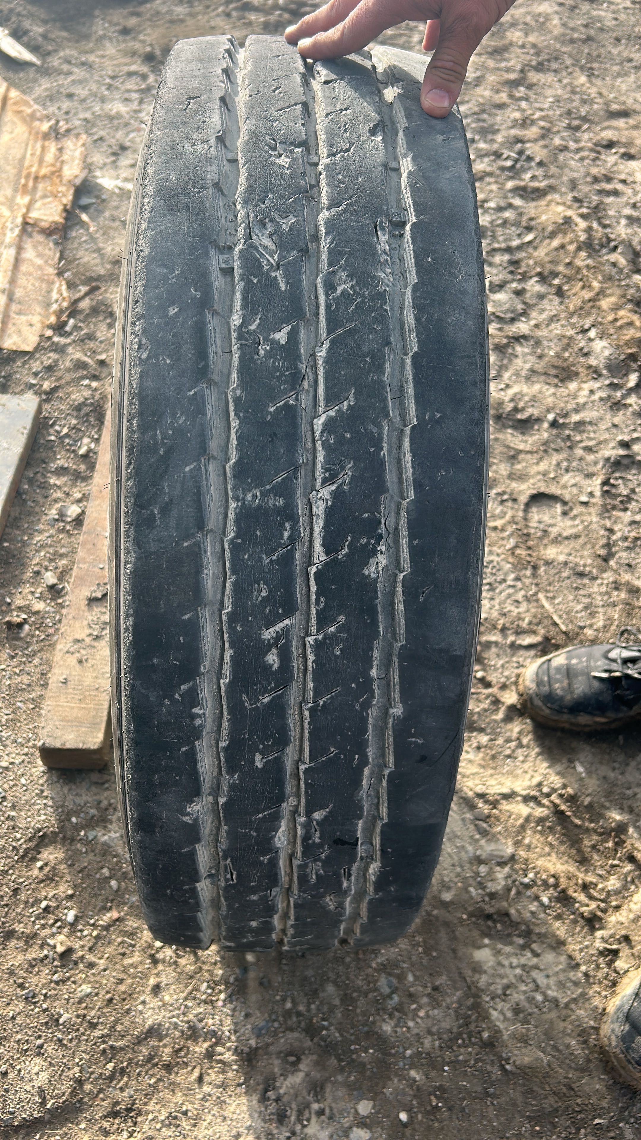 235/75 R17,5  (143/141)  год1322